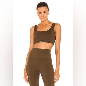 Set active x Revolve Set in brush